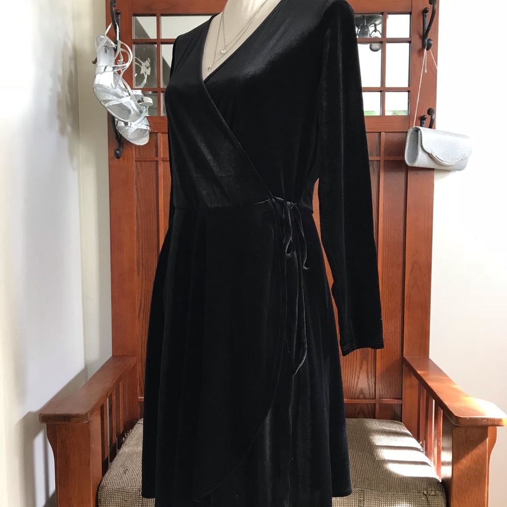 Long Sleeve Velvet Wrap Dress - Picture 6 of 7